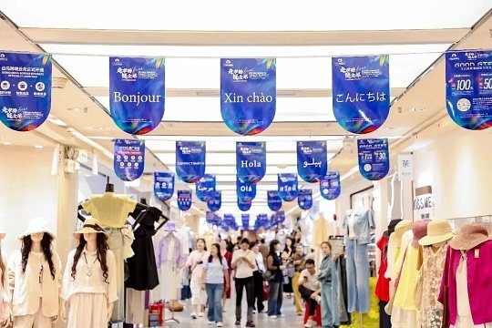 Baima clothing market interior