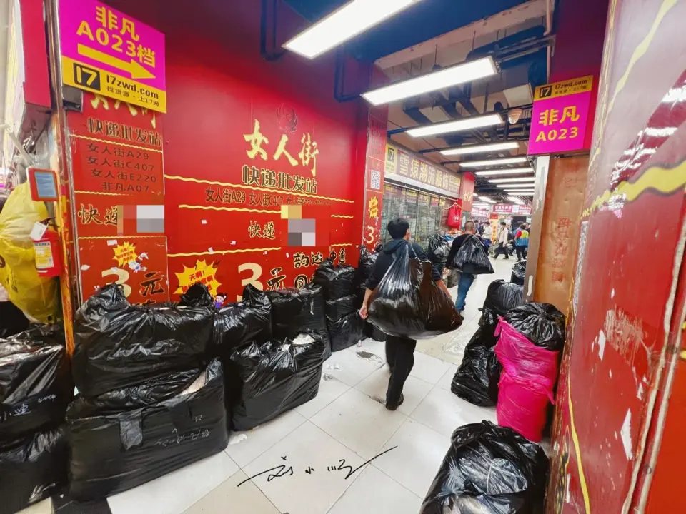 Shahe wholesale market aisle